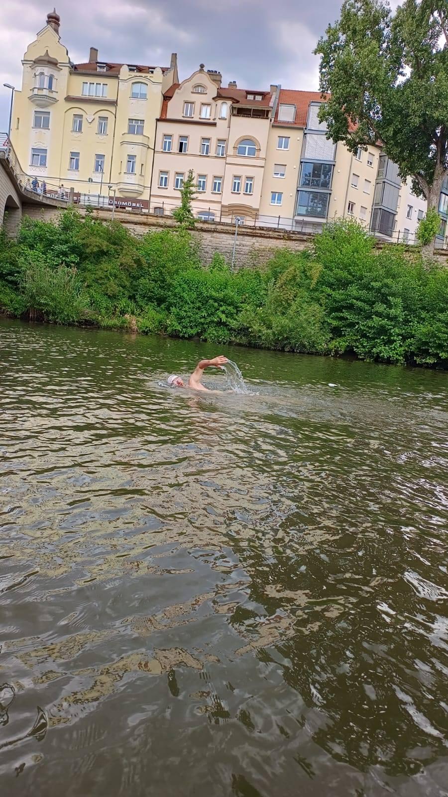 Un român a devenit oficial primul om din lume care a parcurs înot un continent: Avram Iancu a înotat 177 de zile fără costum de neopren 1003712