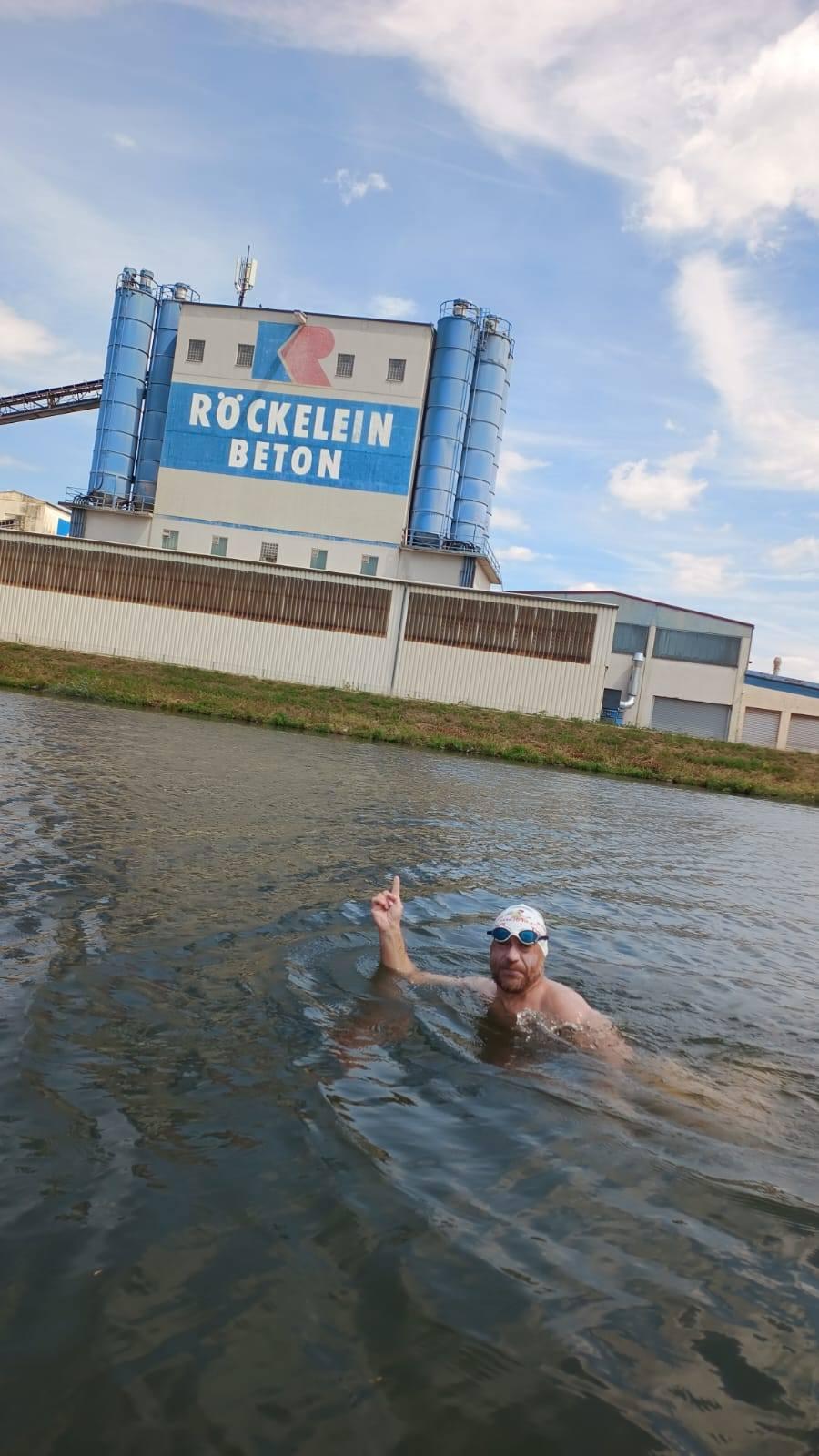 Un român a devenit oficial primul om din lume care a parcurs înot un continent: Avram Iancu a înotat 177 de zile fără costum de neopren 1003713