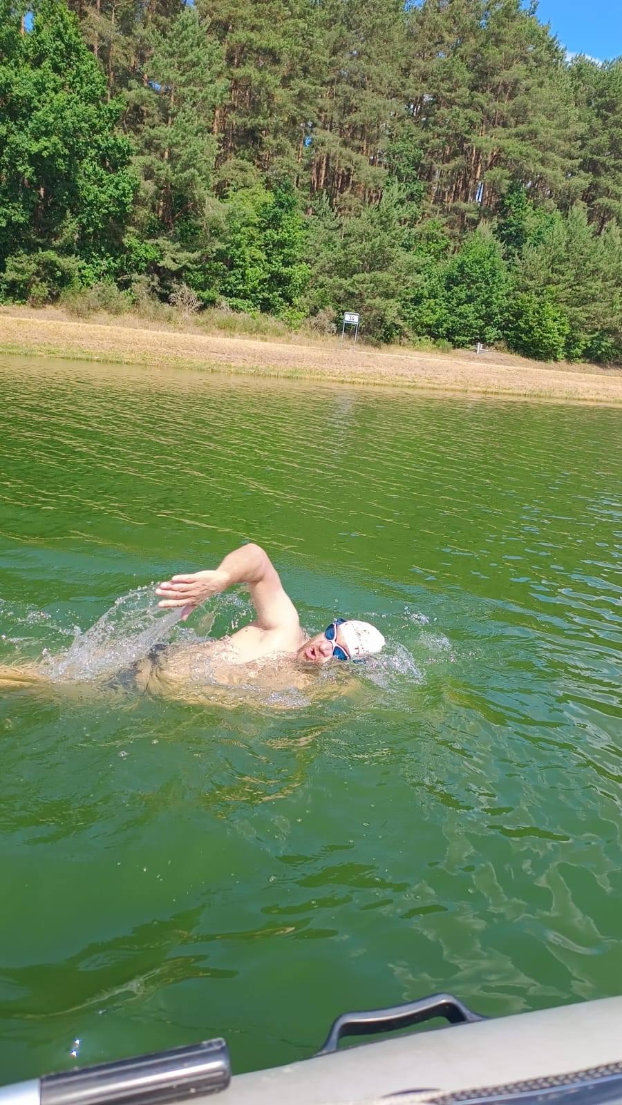 Un român a devenit oficial primul om din lume care a parcurs înot un continent: Avram Iancu a înotat 177 de zile fără costum de neopren 1003714