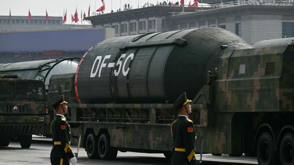 „Uriașul” lui Xi. China a prezentat cea mai nouă rachetă nucleară care poate lovi oriunde pe glob 1003915