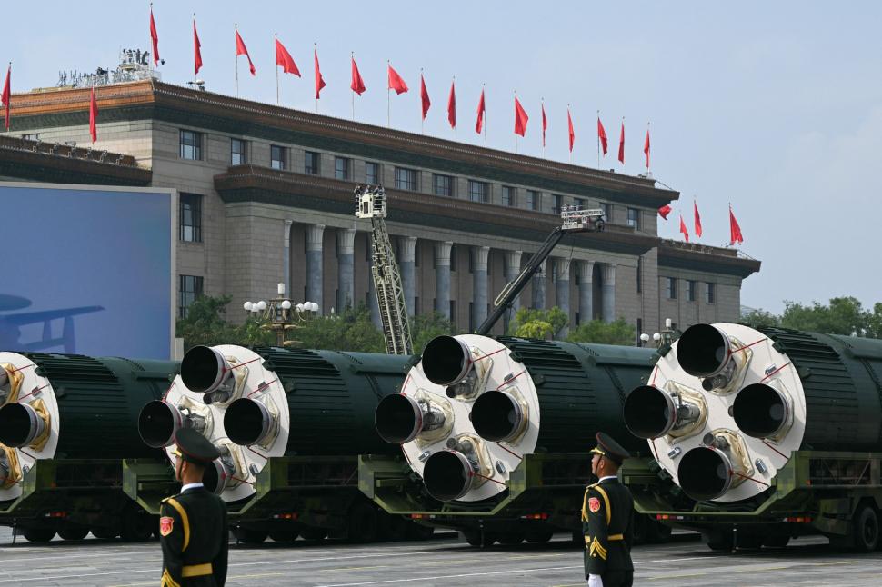 „Uriașul” lui Xi. China a prezentat cea mai nouă rachetă nucleară care poate lovi oriunde pe glob 1003931