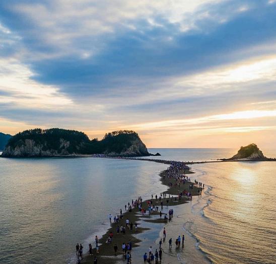 Marea misterioasă din Coreea de Sud care se desparte de două ori pe an, timp de o oră 1004042