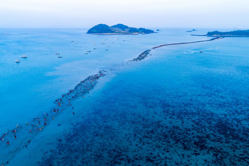 Marea misterioasă din Coreea de Sud care se desparte de două ori pe an, timp de o oră 1004046