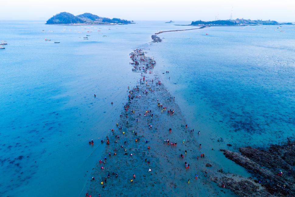 Marea misterioasă din Coreea de Sud care se desparte de două ori pe an, timp de o oră 1004048