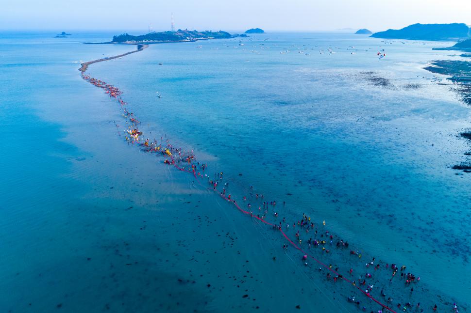 Marea misterioasă din Coreea de Sud care se desparte de două ori pe an, timp de o oră 1004049