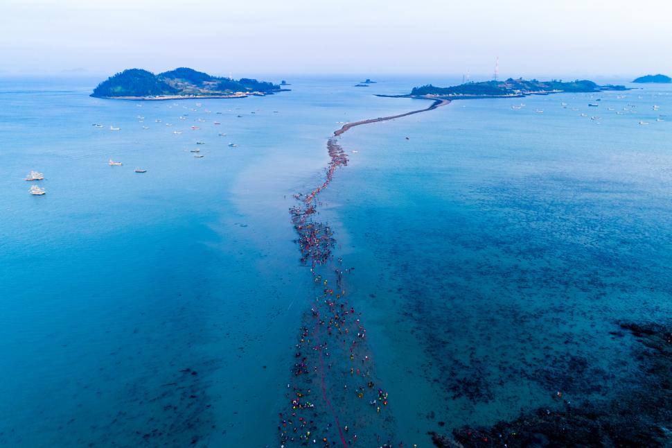 Marea misterioasă din Coreea de Sud care se desparte de două ori pe an, timp de o oră 1004050