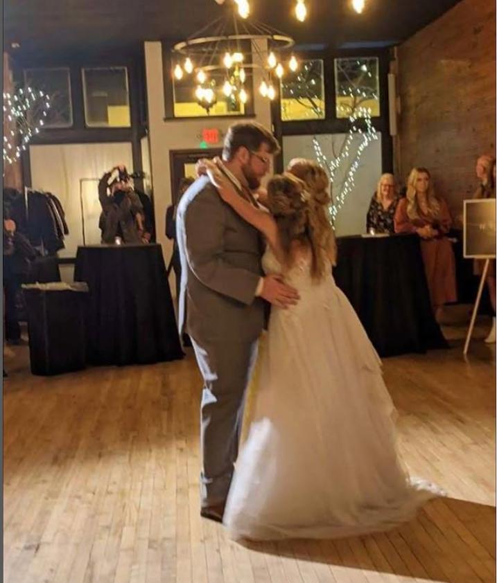 Celebrele gemene siameze Abby și Brittany au adus pe lume un copil. Tatăl este un fost soldat american 1004405