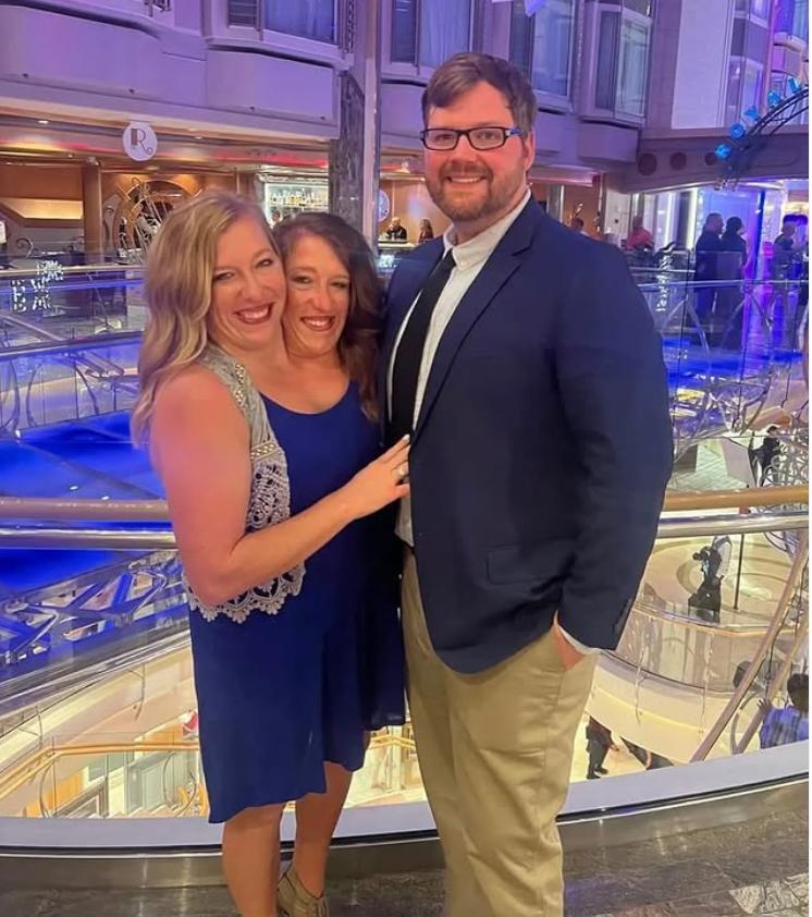 Celebrele gemene siameze Abby și Brittany au adus pe lume un copil. Tatăl este un fost soldat american 1004406