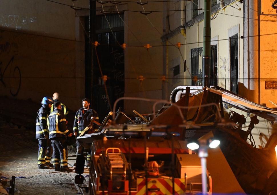 Zi de doliu național în Portugalia. Bilanțul morților după ce funicularul Gloria a deraiat crește la 17. Prima victimă, identificată 1004241