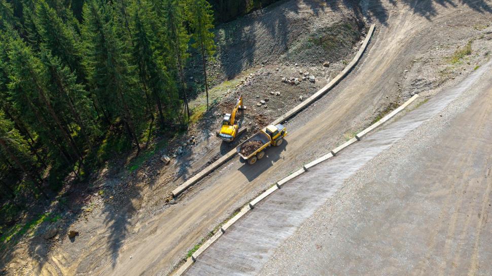 Imagini spectaculoase cu drumul care va lega Vatra Dornei de Toplița. „Unul dintre cele mai dificile proiecte de infrastructură” 1004270
