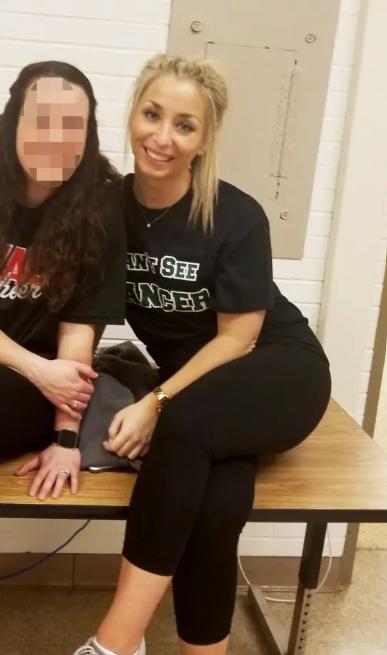 O profesoară a fost arestată după ce s-a aflat ce a făcut cu doi dintre elevii ei 1004415