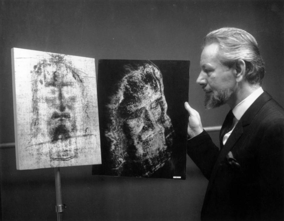 Cercetătorii au descoperit cea mai veche mențiune scrisă care susține că Giulgiul din Torino, „dovada învierii lui Iisus”, este un fals 1004761