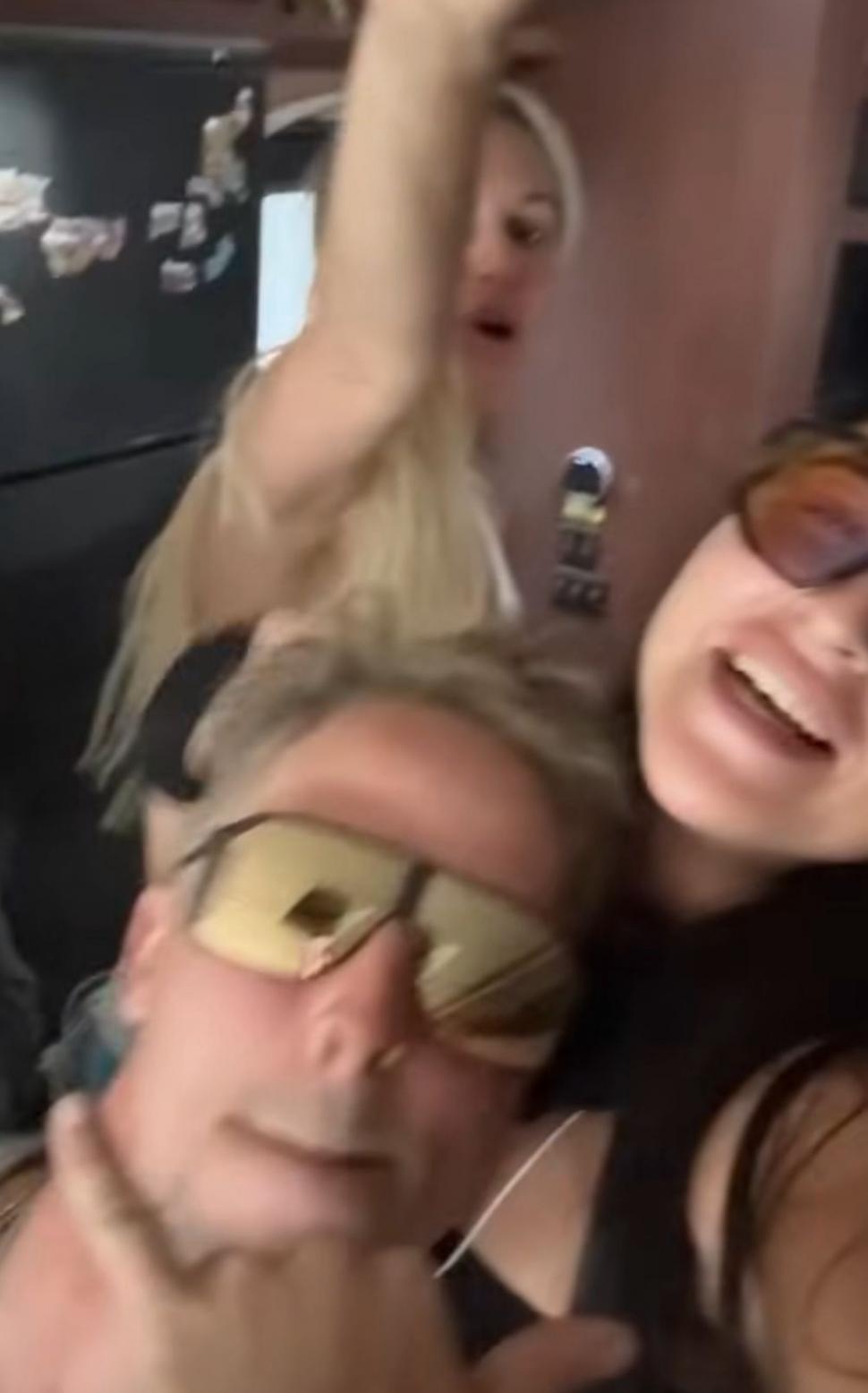 Misterul crimei de la festivalul Burning Man se adâncește. Bărbatul ucis avea 37 de ani și este din Rusia: Tatăl lui Vadim rupe tăcerea 1004913