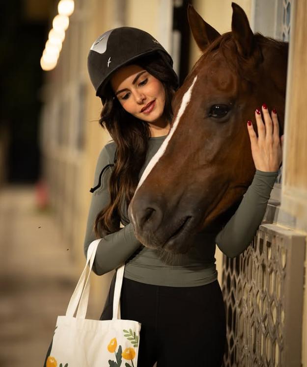 Războiul ajunge pe podiumul Miss Univers. Nadeen Ayoub vrea să reprezinte Palestina și e intens criticată, mai ales de Miss Israel 1004353