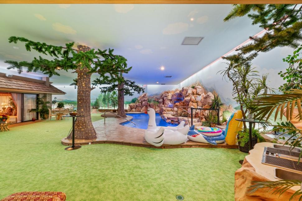 Sub această vilă aparent obișnuită se află cel mai mare buncăr de lux din lume. Cum arată în interior resortul cu cer artificial  1004424