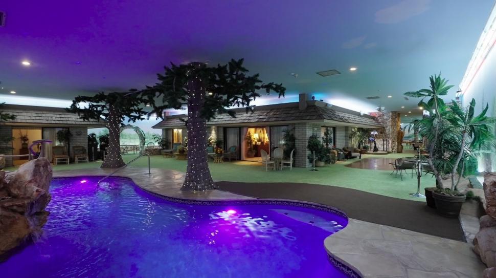Sub această vilă aparent obișnuită se află cel mai mare buncăr de lux din lume. Cum arată în interior resortul cu cer artificial  1004426