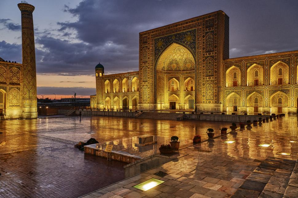 E considerat noua atracție a Asiei Centrale. Cum arată spectaculosul „oraș” unde luxul contemporan se îmbină cu atmosfera bazarurilor 1005232