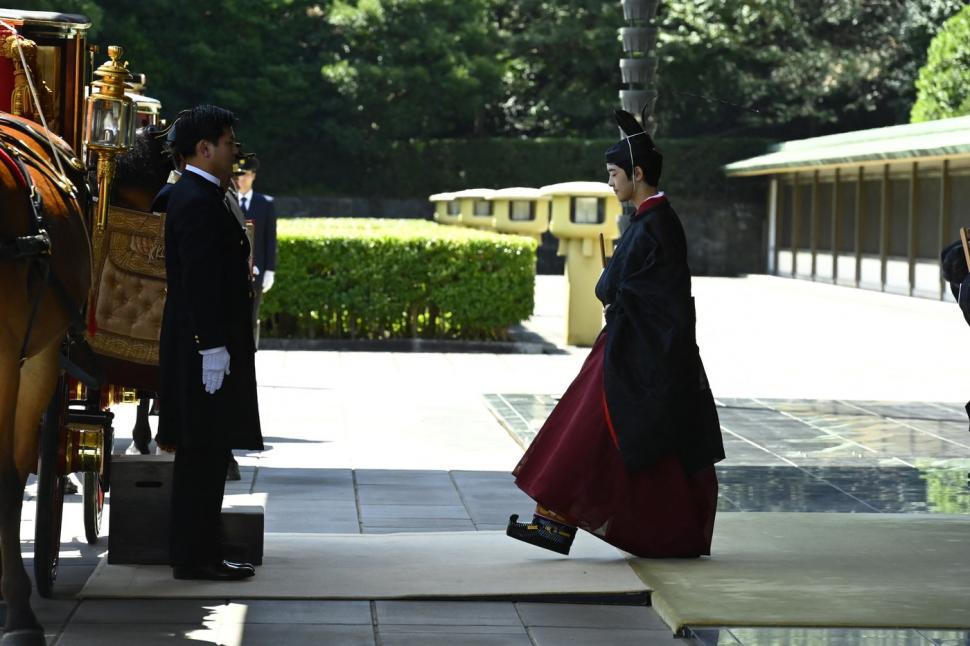 Imagini ca din filme de la palatul imperial din Tokyo. Prințul Hisahito și-a celebrat majoratul, în ținută tradițională 1005205