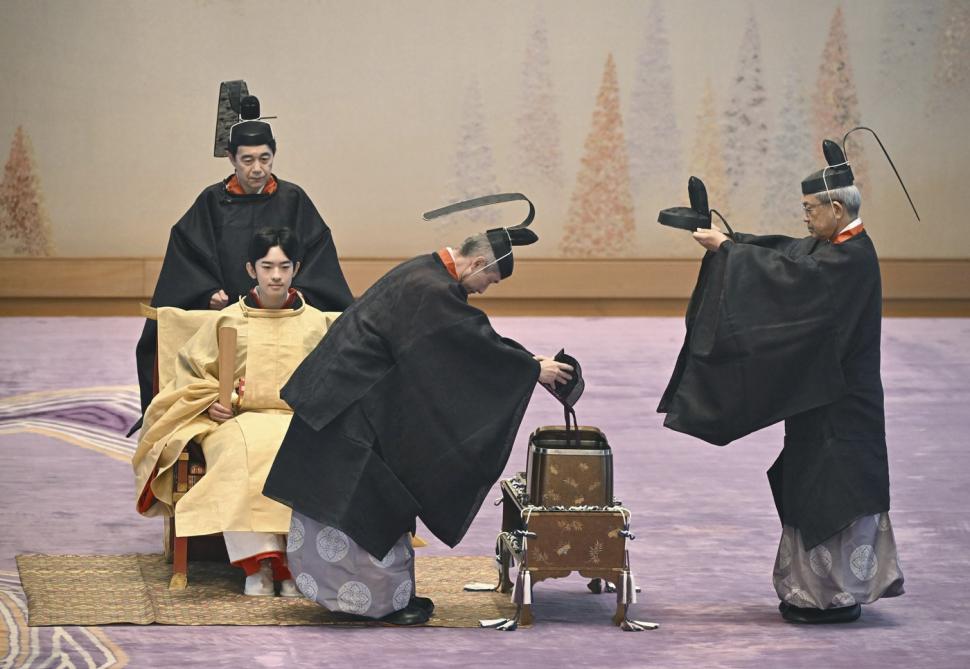 Imagini ca din filme de la palatul imperial din Tokyo. Prințul Hisahito și-a celebrat majoratul, în ținută tradițională 1005206