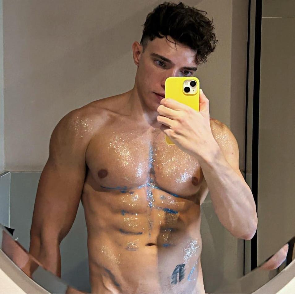 Un fost actor Disney Channel se mândreşte cu postările pe care face pe OnlyFans: "E conţinut elegant". Are peste 400 de poze incendiare 1004955