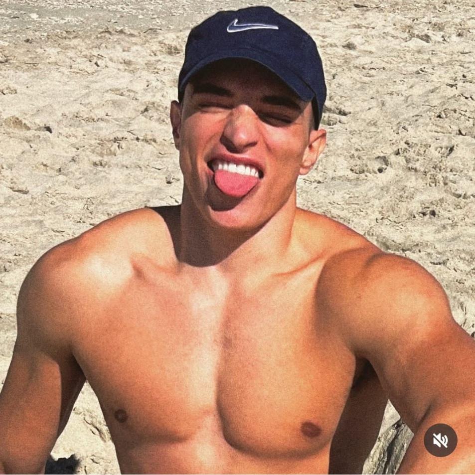 Un fost actor Disney Channel se mândreşte cu postările pe care face pe OnlyFans: "E conţinut elegant". Are peste 400 de poze incendiare 1004956