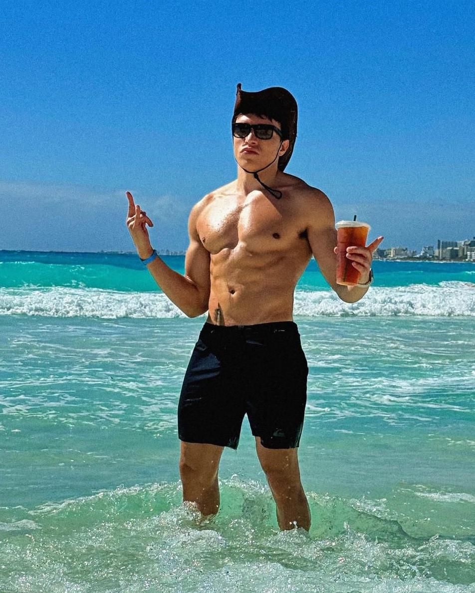 Un fost actor Disney Channel se mândreşte cu postările pe care face pe OnlyFans: "E conţinut elegant". Are peste 400 de poze incendiare 1004958