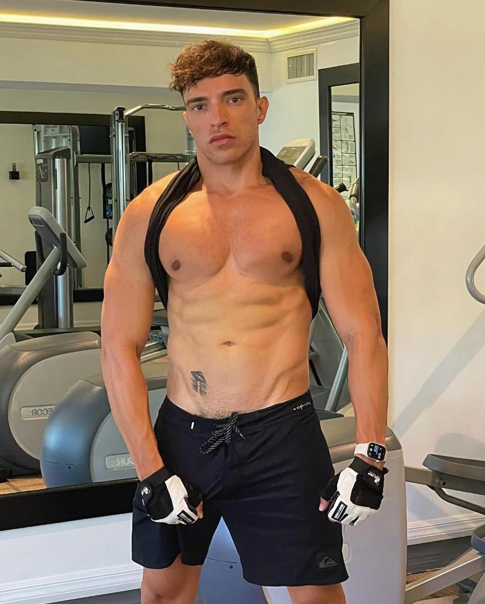 Un fost actor Disney Channel se mândreşte cu postările pe care face pe OnlyFans: "E conţinut elegant". Are peste 400 de poze incendiare 1004964