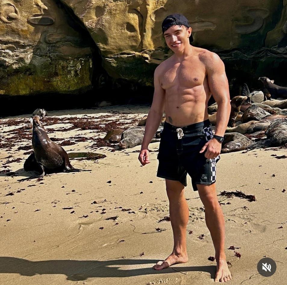 Un fost actor Disney Channel se mândreşte cu postările pe care face pe OnlyFans: "E conţinut elegant". Are peste 400 de poze incendiare 1004971