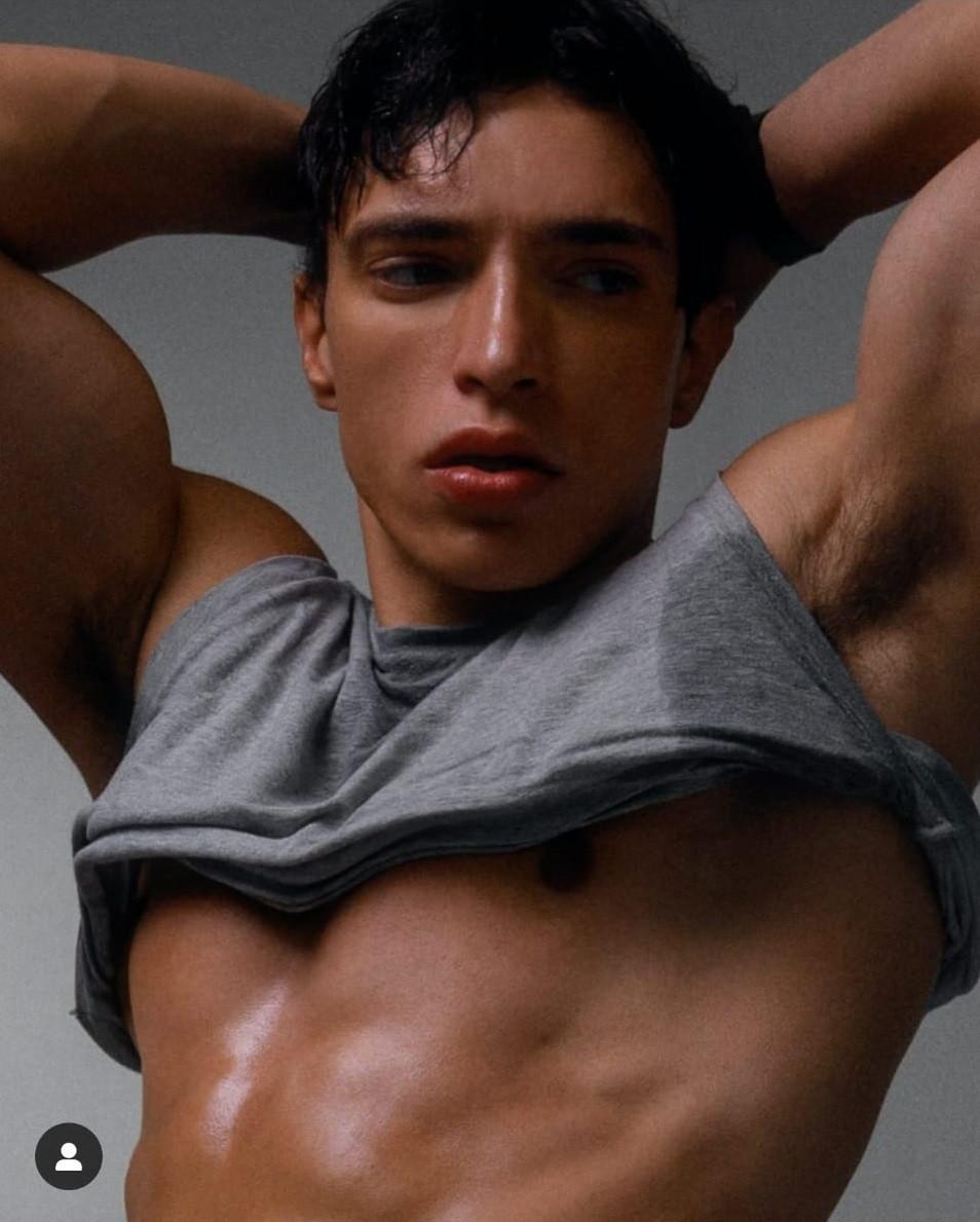 Un fost actor Disney Channel se mândreşte cu postările pe care face pe OnlyFans: "E conţinut elegant". Are peste 400 de poze incendiare 1004972