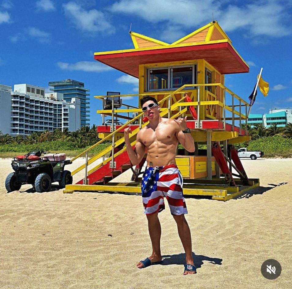 Un fost actor Disney Channel se mândreşte cu postările pe care face pe OnlyFans: "E conţinut elegant". Are peste 400 de poze incendiare 1004973