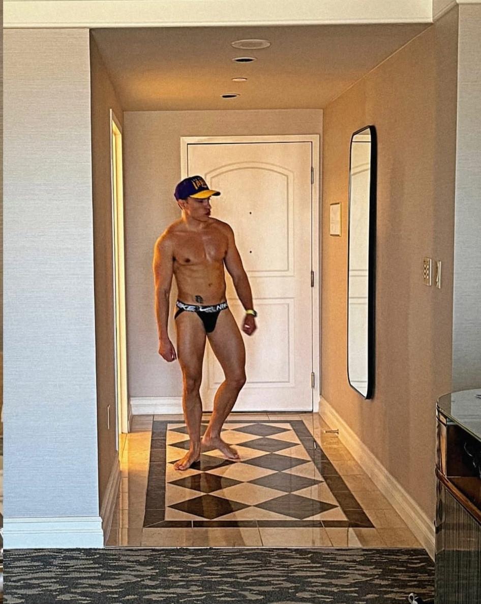 Un fost actor Disney Channel se mândreşte cu postările pe care face pe OnlyFans: "E conţinut elegant". Are peste 400 de poze incendiare 1004979