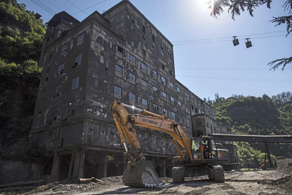 „Acest aur negru a devenit o ciumă pentru noi”. Mina dintr-o fostă țară sovietică alimentează ambiția UE pentru înarmare 1004850