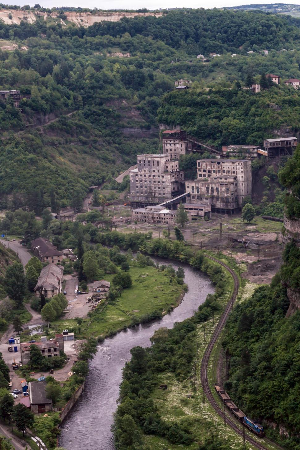 „Acest aur negru a devenit o ciumă pentru noi”. Mina dintr-o fostă țară sovietică alimentează ambiția UE pentru înarmare 1004853