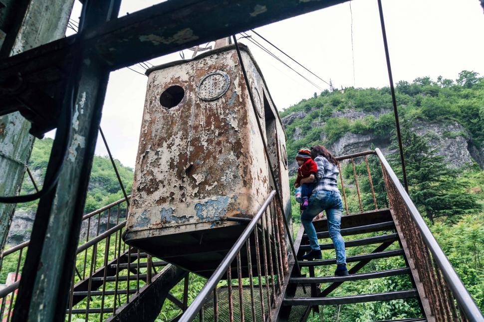 „Acest aur negru a devenit o ciumă pentru noi”. Mina dintr-o fostă țară sovietică alimentează ambiția UE pentru înarmare 1004855