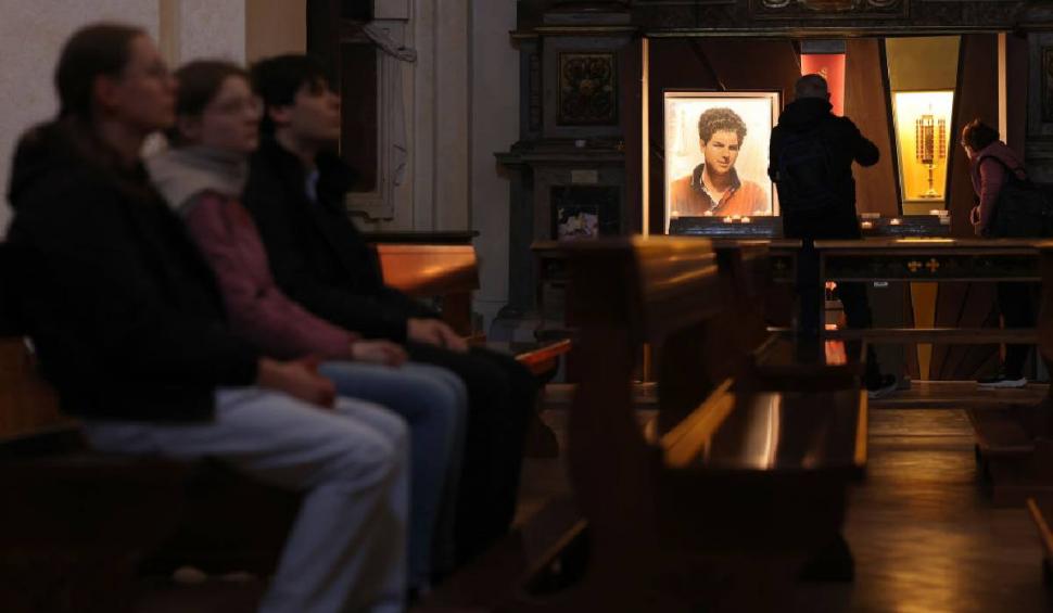 Cum devii sfânt și cum a reușit asta Carlo Acutis. Adolescentul supranumit „influencerul lui Dumnezeu” a fost canonizat  1005321