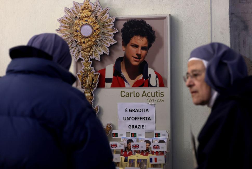 Cum devii sfânt și cum a reușit asta Carlo Acutis. Adolescentul supranumit „influencerul lui Dumnezeu” a fost canonizat  1005322