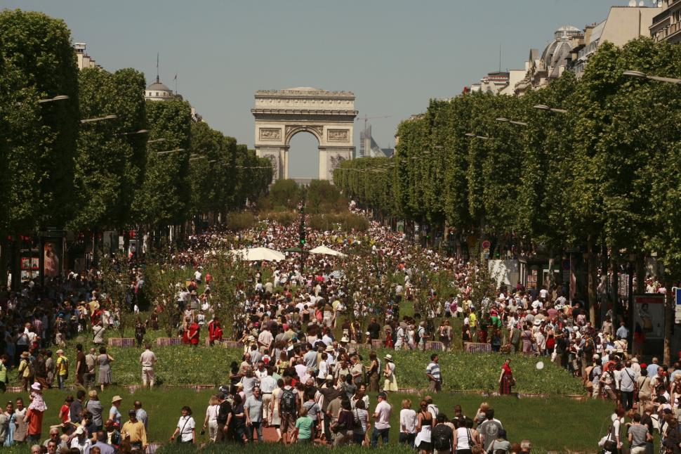 Destinația de călătorie numărul 1 pentru generația Z, în această toamnă. E în Europa, iar tinerii preferă vizitele la târguri și muzee 1004713