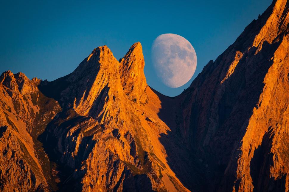 Imagini spectaculoase cu eclipsa de Lună. Cum s-a văzut „Luna sângerie” în România și în alte locuri din lume 1005371