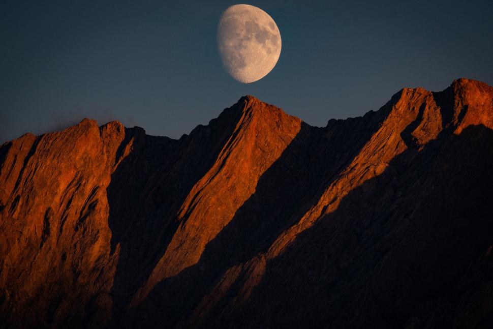 Imagini spectaculoase cu eclipsa de Lună. Cum s-a văzut „Luna sângerie” în România și în alte locuri din lume 1005381