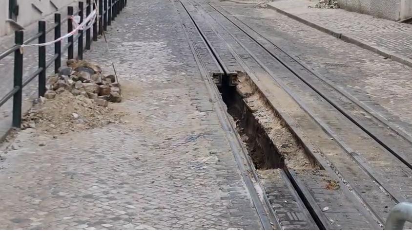 Mai puțin de 50 de secunde, la o viteză de aproximativ 60 km/h. De ce s-a prăbușit funicularul din Lisabona, primele concluzii 1005288