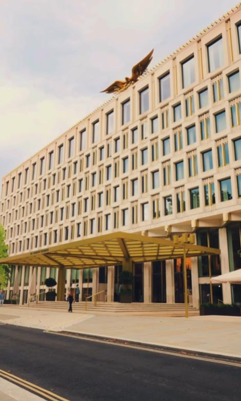 S-a spus că acolo erau camere de interogatoriu CIA. Cum arată acum o fostă ambasadă SUA transformată în hotel pentru miliardari 1003987