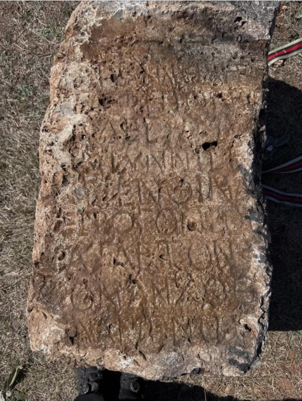 Descoperire arheologică neașteptată: O bogată necropolă romană a fost găsită după ce localnicii au observat pietre ciudate, în Albania 1005574