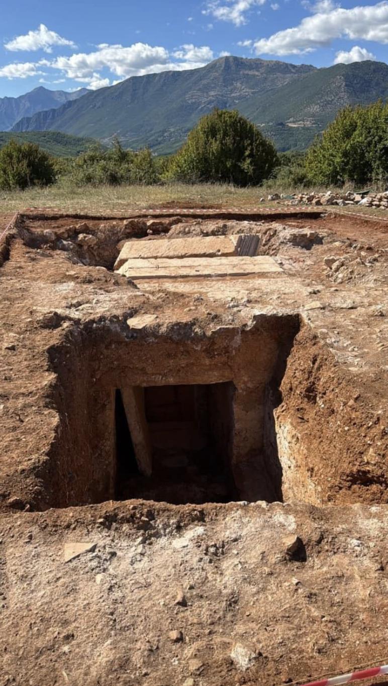 Descoperire arheologică neașteptată: O bogată necropolă romană a fost găsită după ce localnicii au observat pietre ciudate, în Albania 1005578