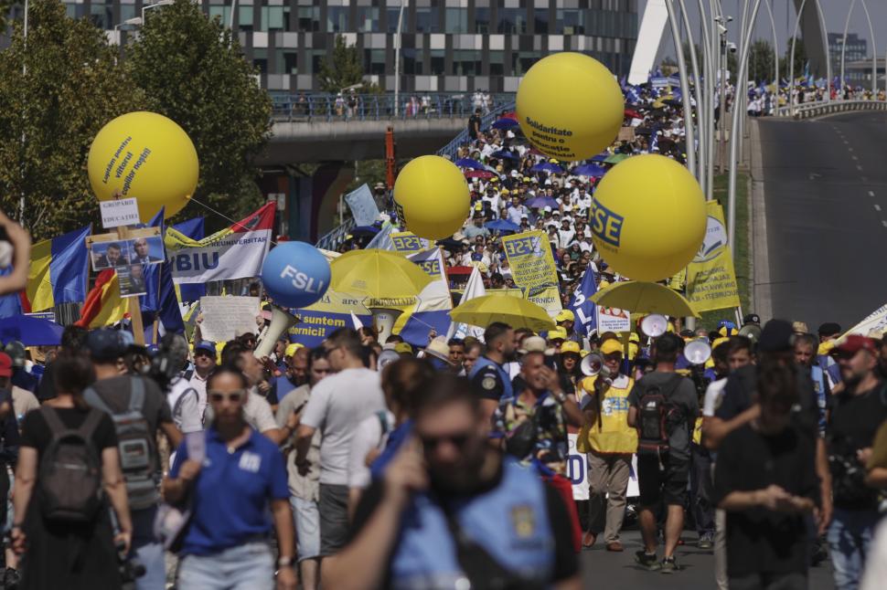 Protestul profesorilor, în imagini. Mii de cadre didactice au mers din Piața Victoriei la Palatul Cotroceni 1005607