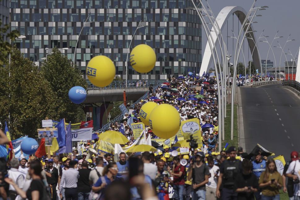 Protestul profesorilor, în imagini. Mii de cadre didactice au mers din Piața Victoriei la Palatul Cotroceni 1005608