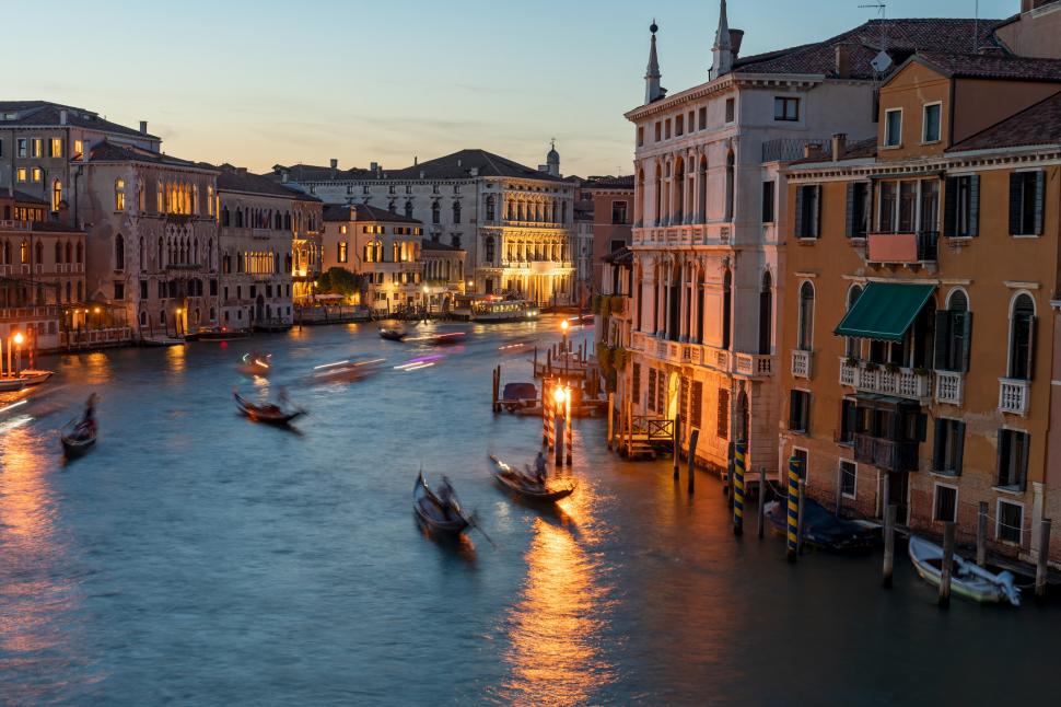 Ce s-a întâmplat în 2 mai în Veneția. Orașul a impus taxe ca să scape de aglomerație, dar calculele arată neașteptat 1005806