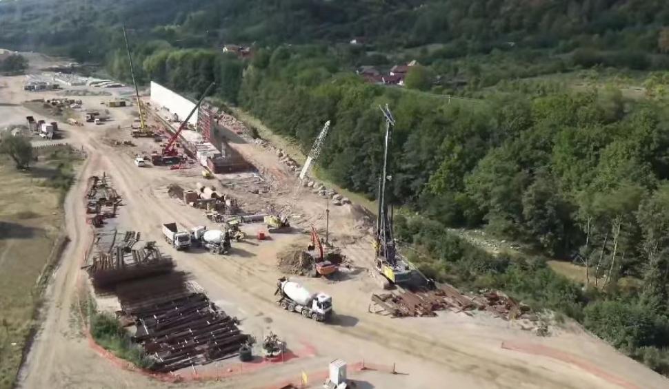 Imagini de pe șantierul Autostrăzii Sibiu-Piteşti. Pe Secțiunea 3 se folosește o tehnologie cum nu a mai existat în România 1006060