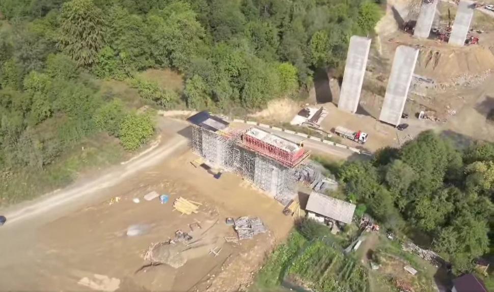 Imagini de pe șantierul Autostrăzii Sibiu-Piteşti. Pe Secțiunea 3 se folosește o tehnologie cum nu a mai existat în România 1006065