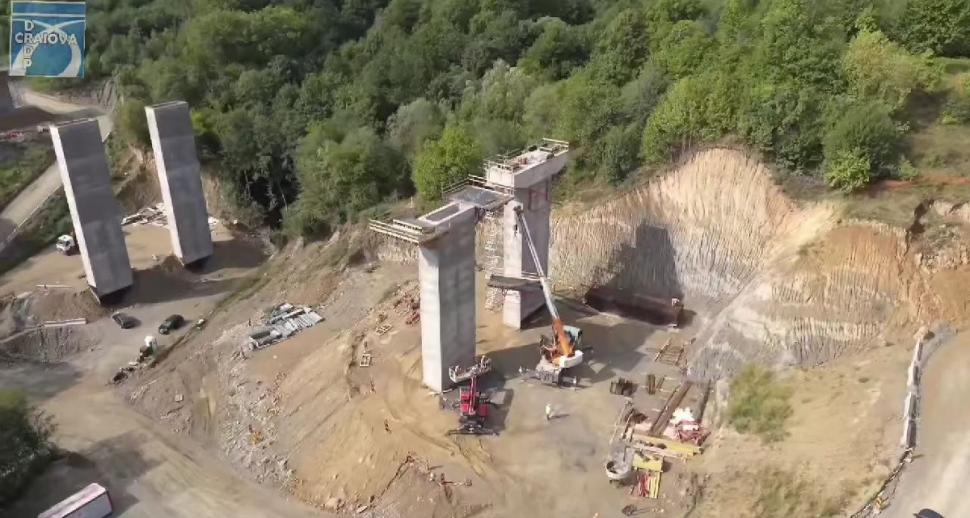 Imagini de pe șantierul Autostrăzii Sibiu-Piteşti. Pe Secțiunea 3 se folosește o tehnologie cum nu a mai existat în România 1006066