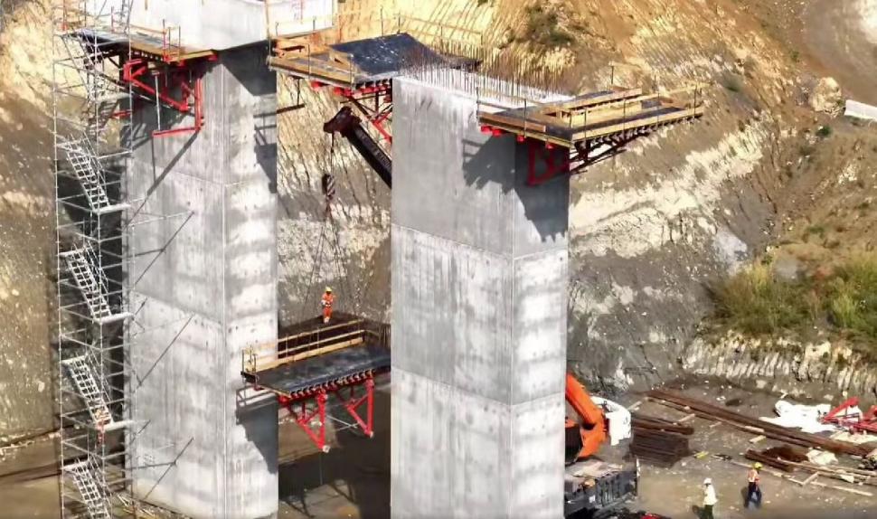 Imagini de pe șantierul Autostrăzii Sibiu-Piteşti. Pe Secțiunea 3 se folosește o tehnologie cum nu a mai existat în România 1006067